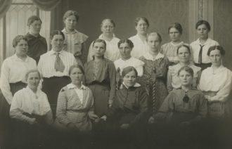 Sosialidemokraattiset naiskansanedustajat ryhmäkuvassa vuonna 1917.