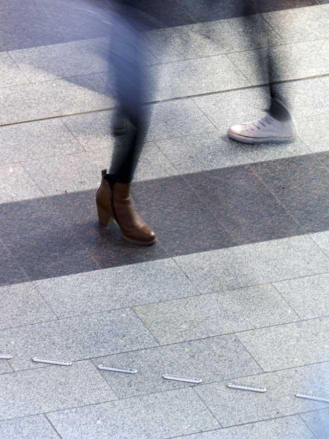 Katukiveysten kivet on usein kerätty lapsityövoimalla.