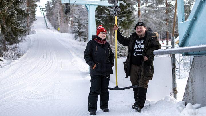 Marko Korolainen ja Virpi Toppinen yhteiskuvassa Iisalmen Paloisvuorella