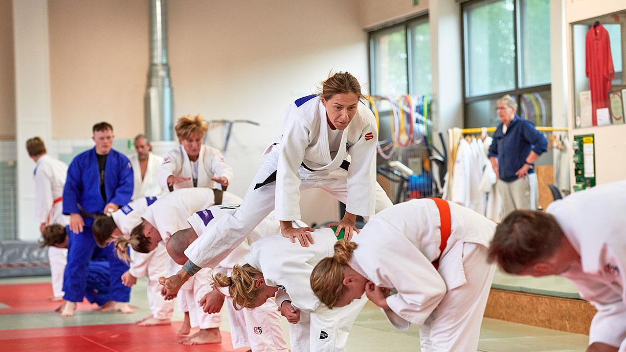 Många kvinnor i judotatam