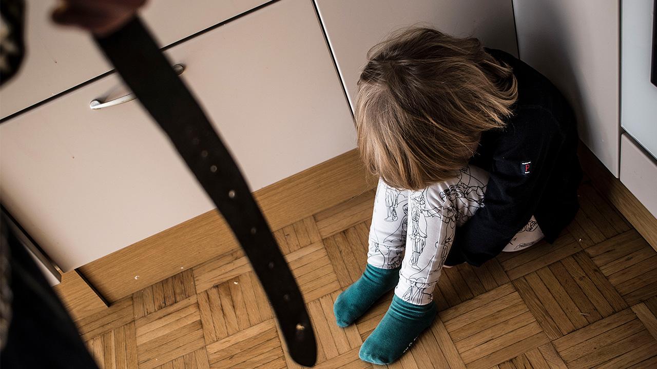 Lasta uhataan väkivallalla