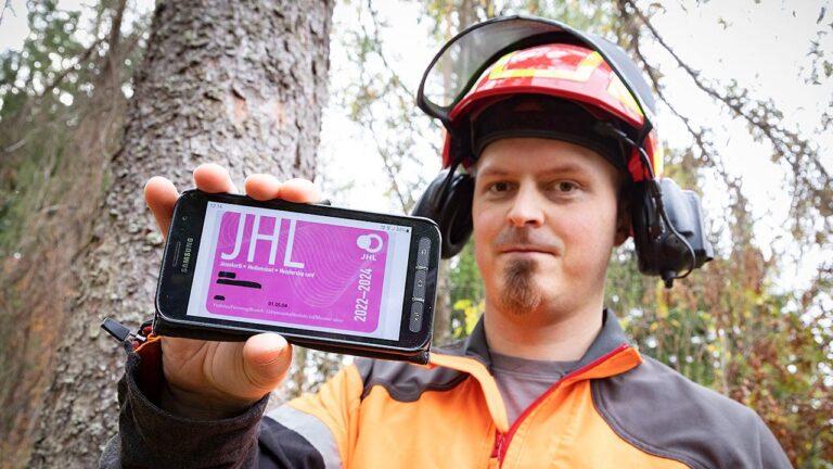 metsuri Eelis Näppi ja JHL:n jäsenkortti