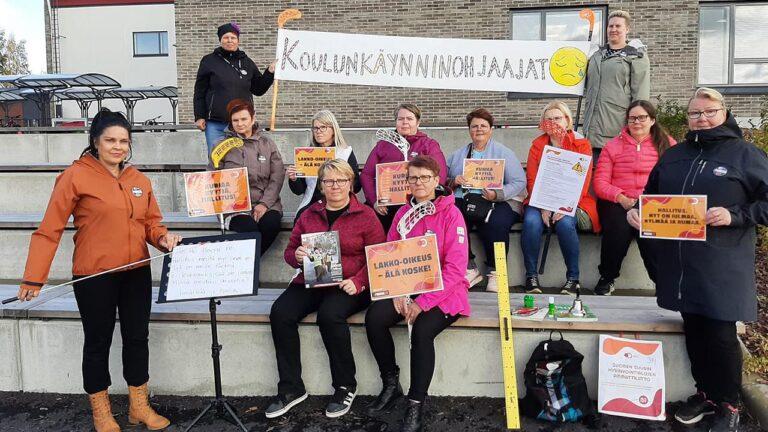 Koulunkäynninohjaajien ulosmarssi syyskuussa 2023.