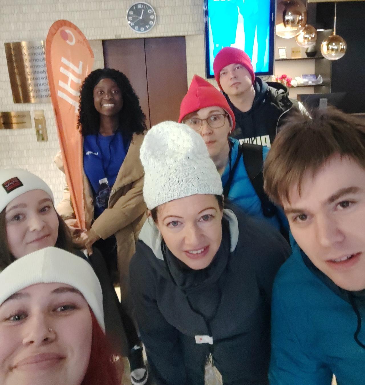 Nuoria ammattiyhdistysaktiiveja ammattiliitto JHL:n Amazing Race -tapahtumassa keväällä 2024.