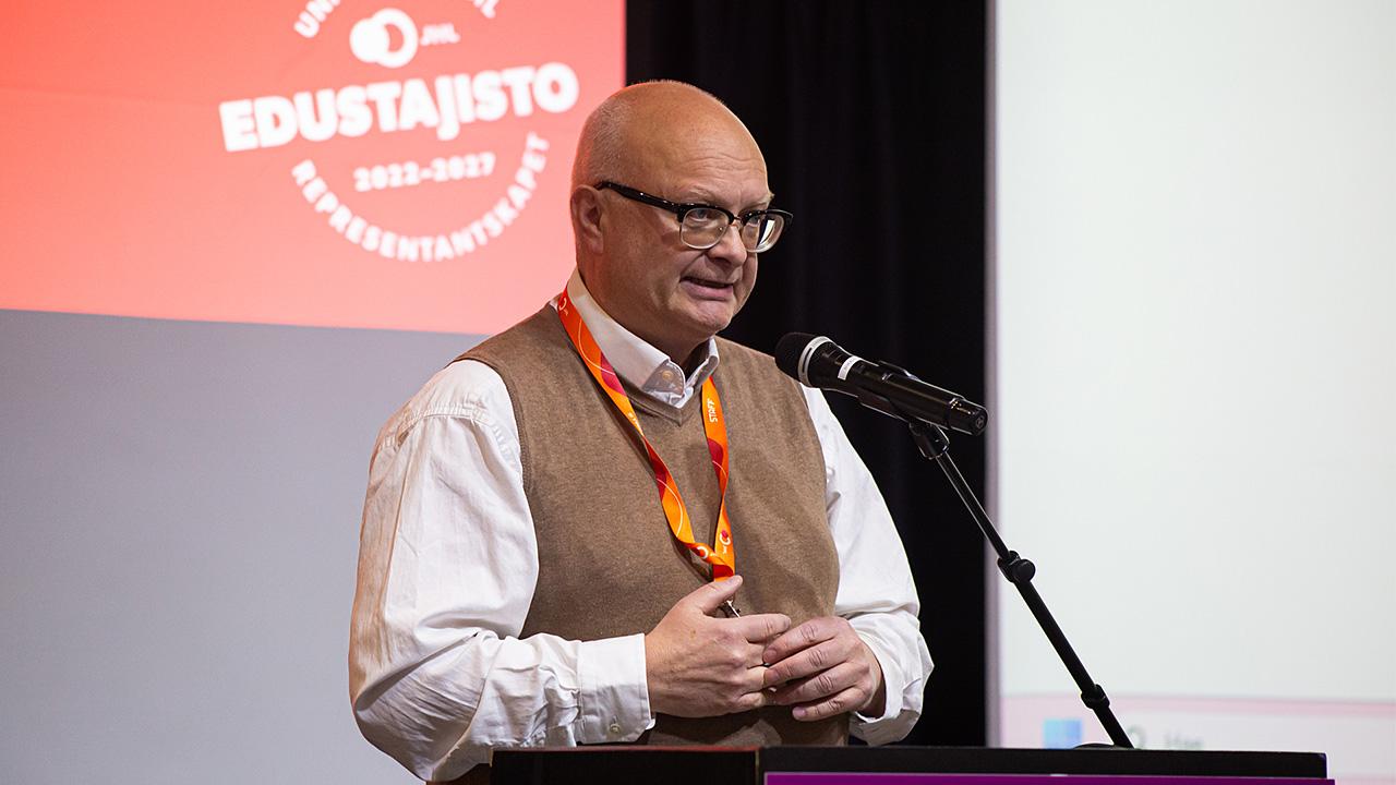 JHL:n puheenjohtaja Håkan Ekström kiitti onnistumista viime kevään neuvottelukierroksella.