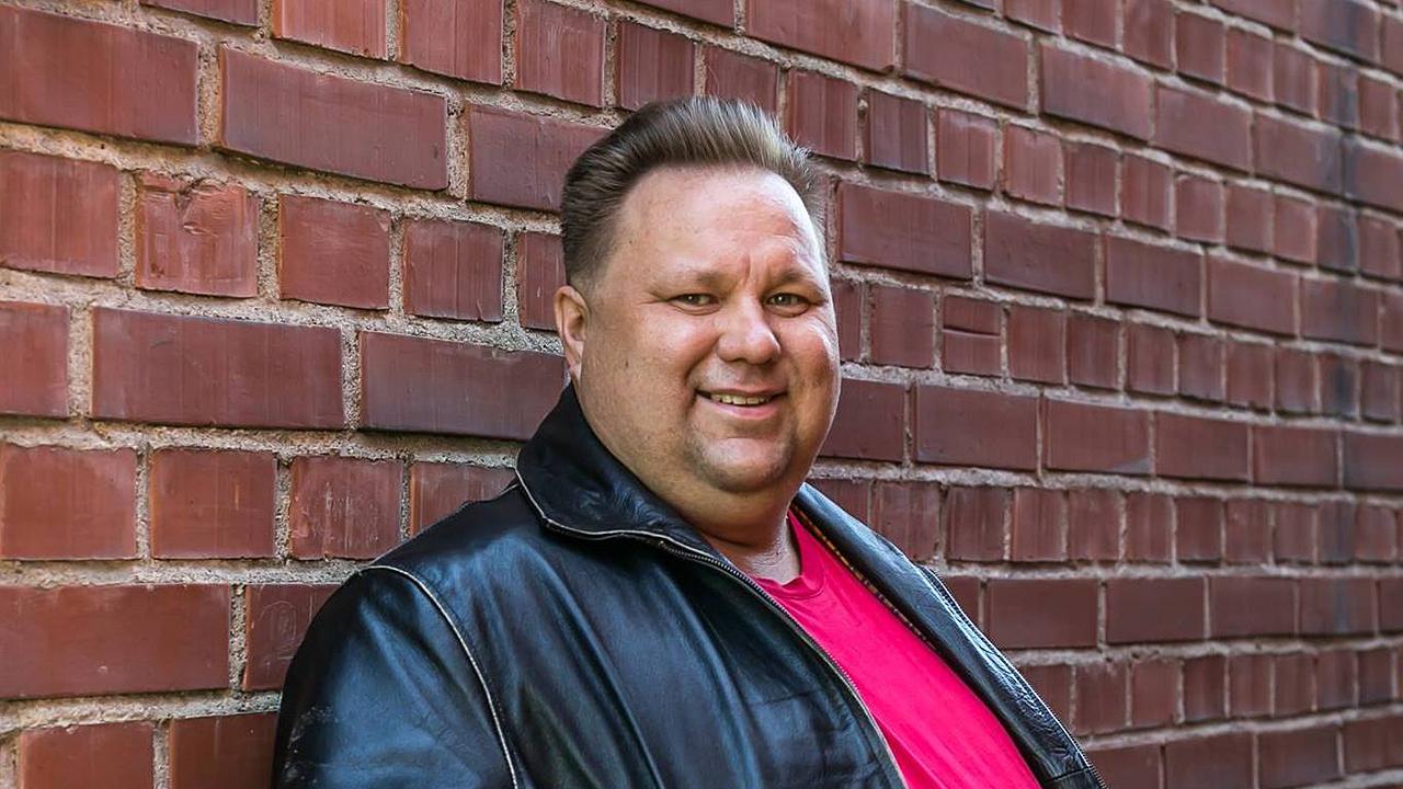 Arto Dahlman pitää kollegoihinsa yhteyttä myös vapaa-ajalla. Yhdessäolo työn ulkopuolella kasvattaa keskinäistä luottamusta.