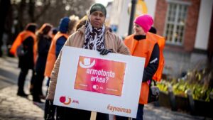 Arkealaiset osoittivat mieltään Turussa 2019.