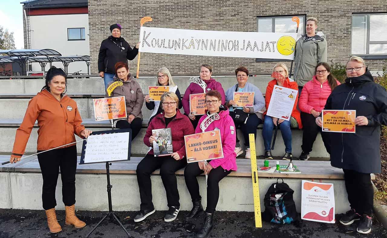 Koulunkäynninohjaajat puolustivat oikeuksiaan Juuassa syyskuun lopulla ensimmäisten JHL:läisten joukossa.