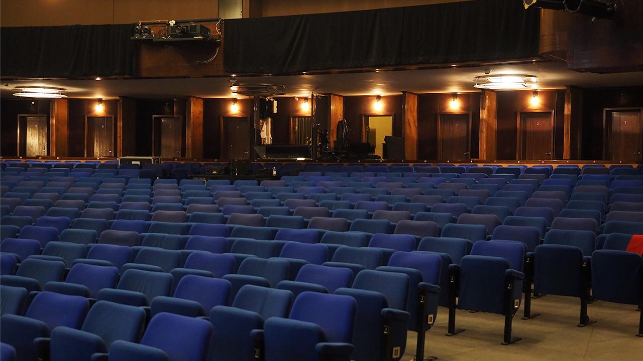 Savoy-teatterin katsomo.