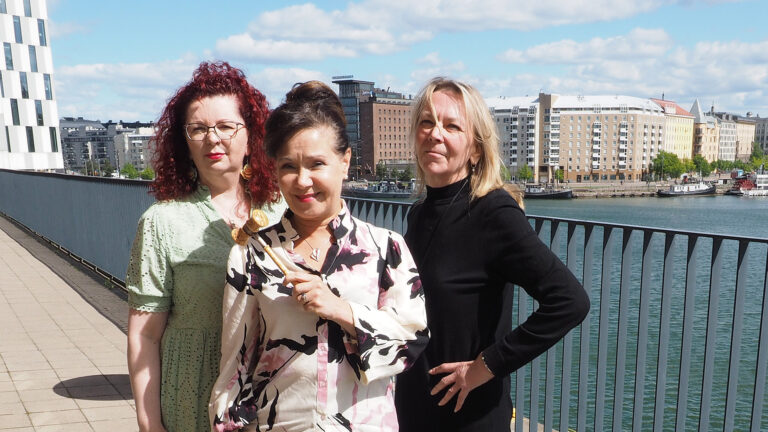 Edustajiston puheenjohtajat Satu Rantanen, Eija Paananen ja Tiina Liimatainen