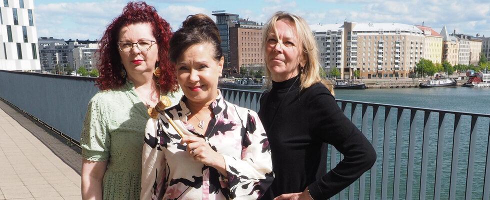 Edustajiston puheenjohtajat Satu Rantanen, Eija Paananen ja Tiina Liimatainen