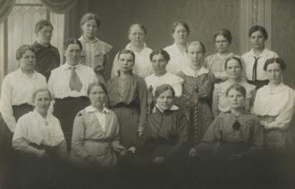 Sosialidemokraattiset naiskansanedustajat ryhmäkuvassa vuonna 1917.