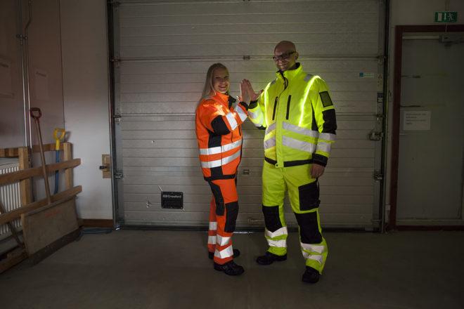 Image Wearin työntekijöillä on yllään uusinta älymuotia: nämä vaatteet on varustettu käsikäyttöisillä ledivaloilla ja lämpöelementeillä.