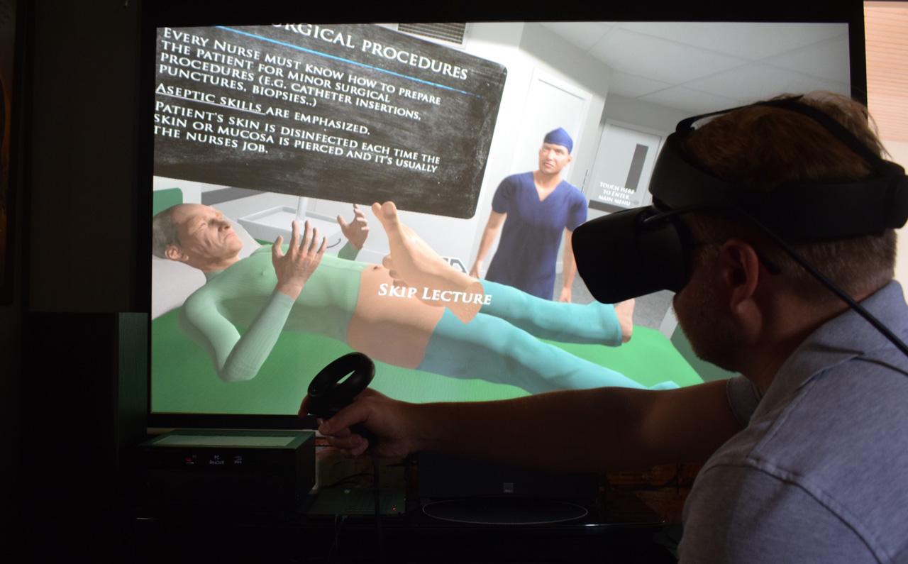 Virtuaalinen oppimisympäristö terveydenhuollossa. Potilas ja lääkäri. 